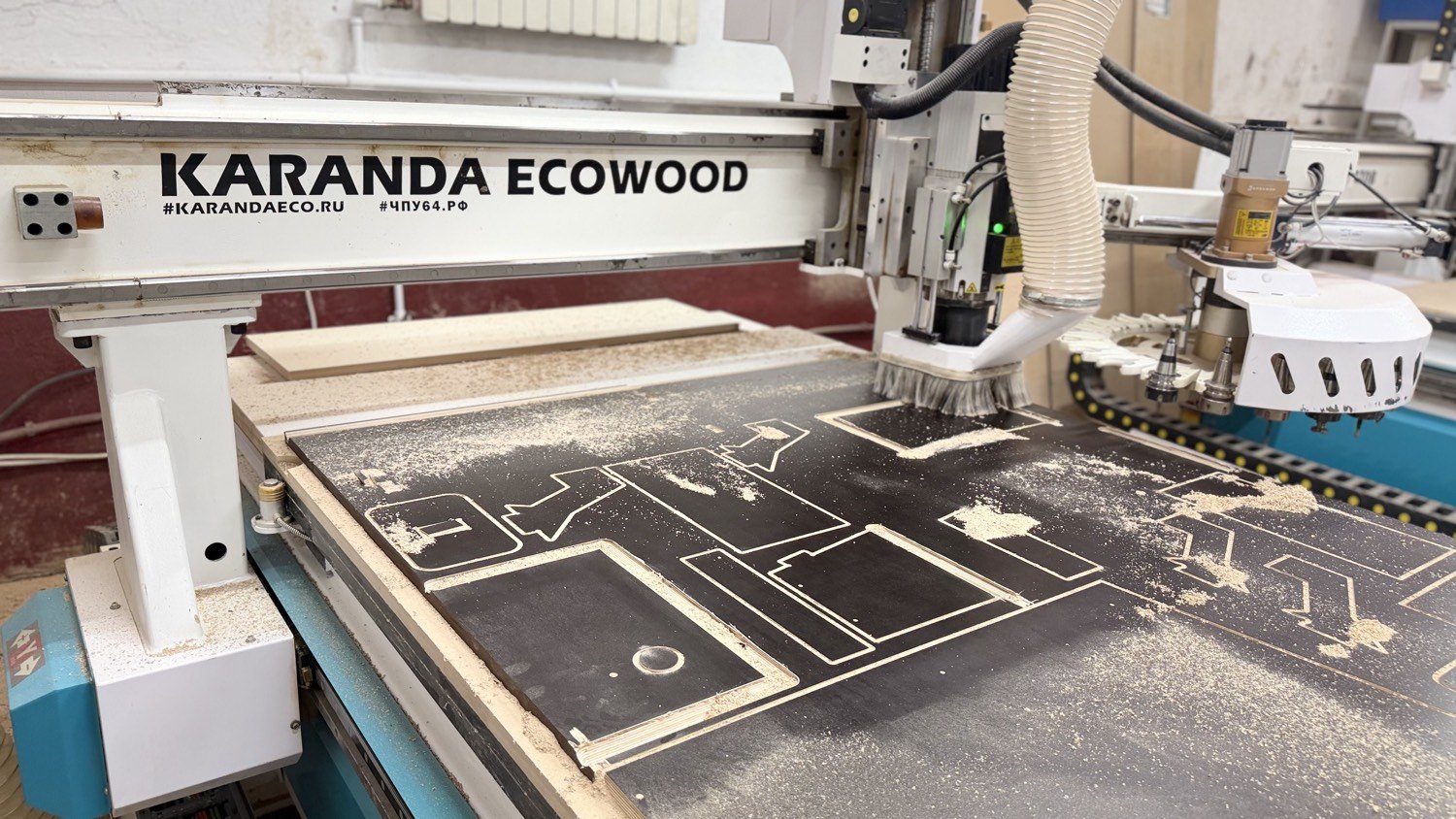 Раскрой чёрного листа на станке KARANDA ECOWOOD, Саратов. ЧПУ резка