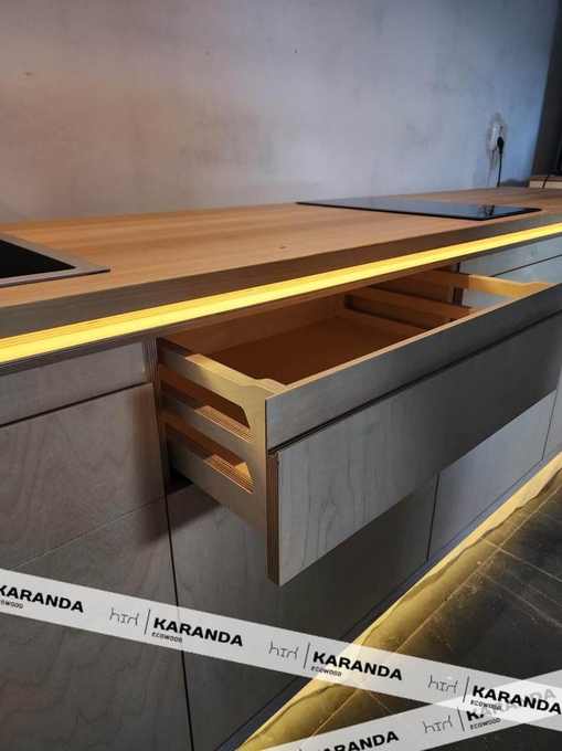 Кухня KARANDA: фасады из фанеры, столешница, подсветка, Саратов