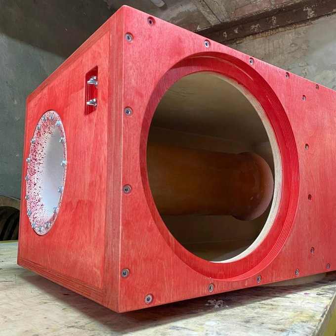 Красный акустический короб KARANDA на заказ, вырез и порт, Саратов