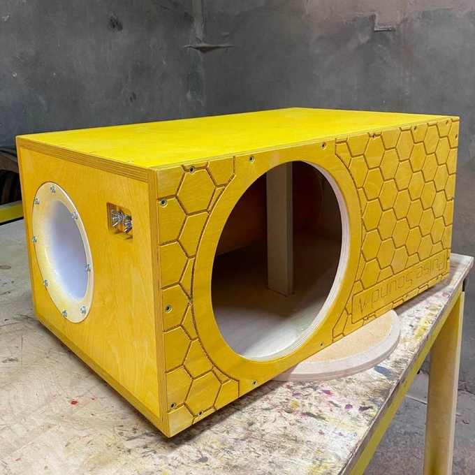Жёлтый акустический короб KARANDA на заказ, порт и фрезеровка, Саратов